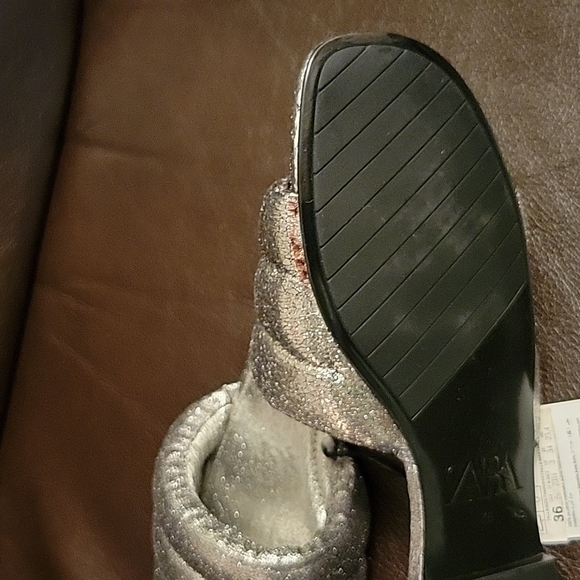 Zara NWT Silver Flat Sandals Puffy Front Size 6 (36 EU) - Picture 12 of 12